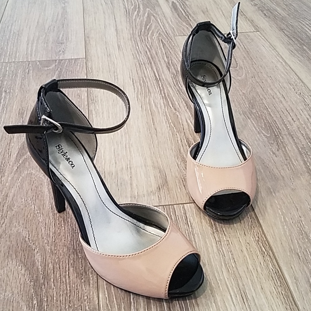 Style & Co. Color block Black & Tan peep-toe heels